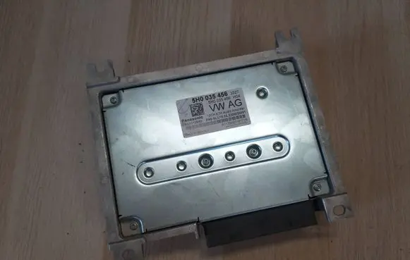 Volkswagen Golf VIII Sound amplifier 5H0035456