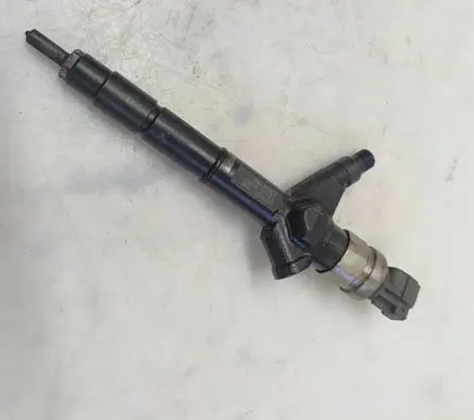 Nissan Almera Tino Fuel injector 16600BN800 03E02582