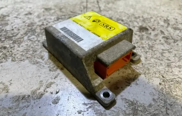 Land Rover Discovery Airbag control unit/module YWC106600