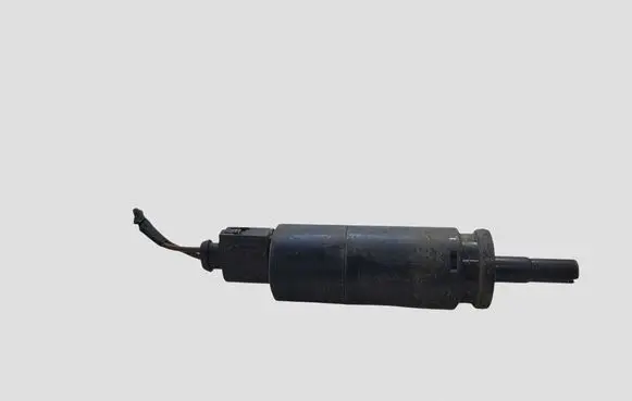Skoda Octavia Mk2 (1Z) Windscreen/windshield washer pump 3B7955681