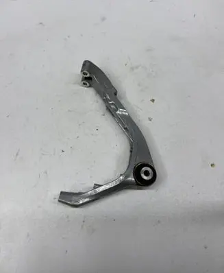 Porsche Macan (95B) Engine mounting bracket 9y0199354