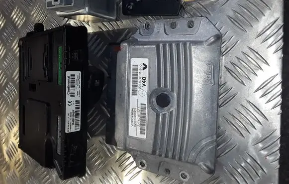 Renault Megane III Engine ECU kit and lock set 237100131R 237100132R 9203060962