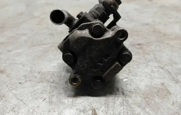 Volkswagen Caddy Power steering pump 2K0422154