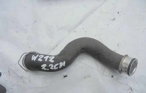 Mercedes-Benz E W212 Engine coolant pipe/hose A2045011682