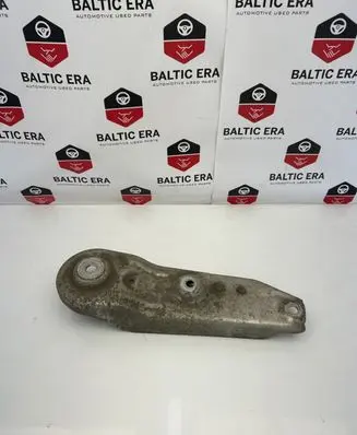 BMW 5 F10 F11 Engine mounting bracket 6776150