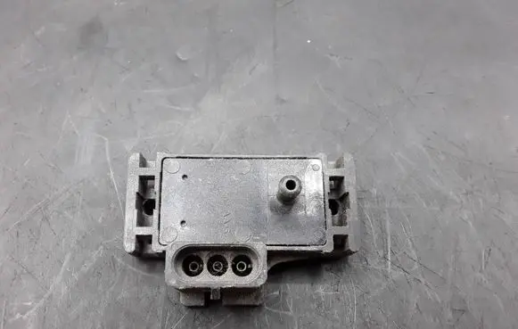 Renault Laguna I Air pressure sensor 8766328