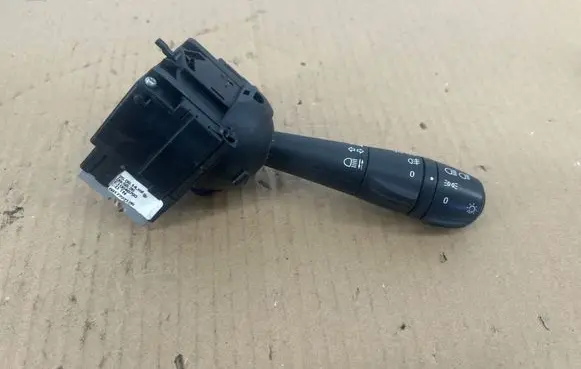 Dacia Sandero Wiper control stalk 681722712R 250614 E10646793