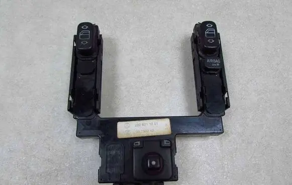 Mercedes-Benz C W202 Electric window control switch A2028211551 56117