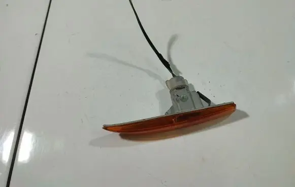 Front fender indicator light