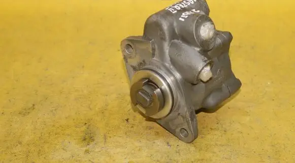 Renault Master II Power steering pump