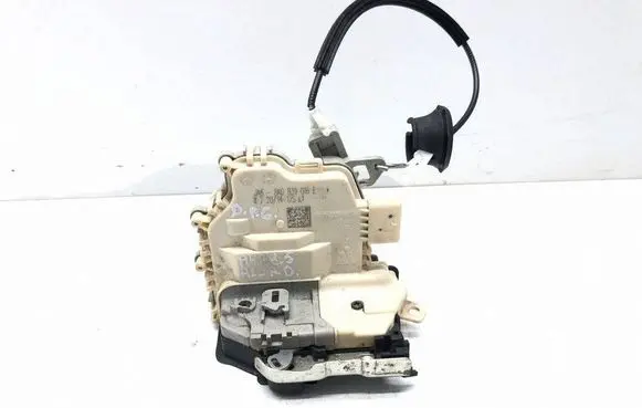Audi A4 Allroad B8 Rear door lock 8K0839016E
