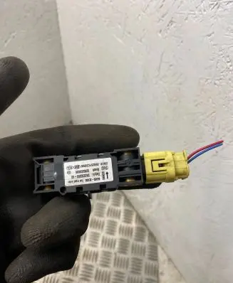 Hyundai Tucson JM Airbag deployment crash/impact sensor 959202E000 SA320020000 0285003035