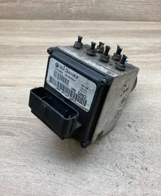 Volkswagen PASSAT B6 ABS Pump 3C0614109P 16705705F