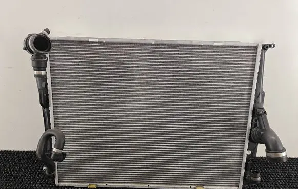 BMW 3 E90 E91 Coolant radiator 60786A 126041