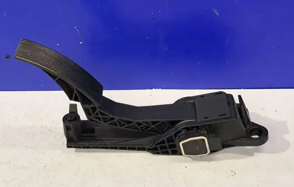 Mercedes-Benz ML W164 Accelerator throttle pedal A1643000004