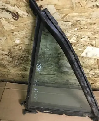 Mercedes-Benz ML W164 Rear vent window glass A1647302355