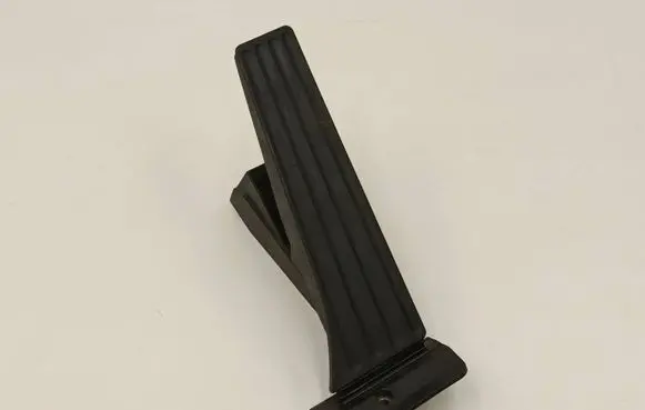 Accelerator throttle pedal