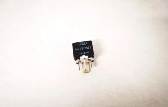 Volkswagen PASSAT B5 Other relay 443951253j 899511000