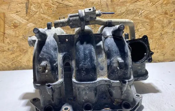 Volkswagen Polo V 6R Intake manifold 03E129711F