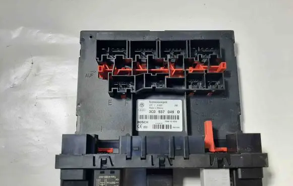 Volkswagen Jetta III Central body control module 3C0937049D