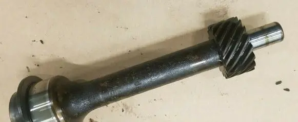 Volkswagen Golf III Oil pump balance shaft 021115017 VR6