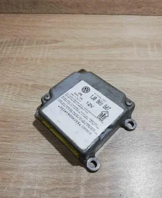 Volkswagen PASSAT B5 Airbag control unit/module 1J0909607