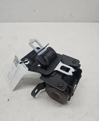 KIA Sorento Middle seatbelt (rear) 
