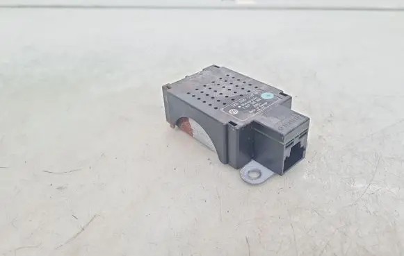 Volkswagen Golf V Aerial antenna amplifier 1K6035570B