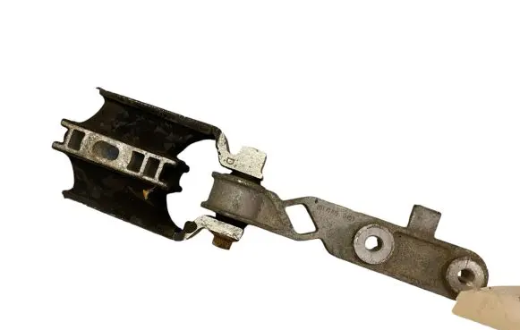 Volvo XC90 Engine mount bracket 31339956 31359890