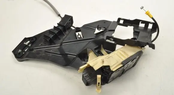 Volvo XC40 Rear door lock 32131410