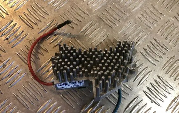 Mercedes-Benz E W210 Heater blower motor/fan resistor 2108206210 9140010211