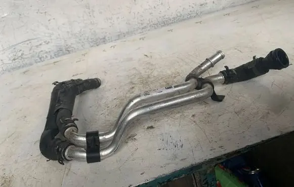 Audi A4 S4 B9 Engine coolant pipe/hose 8w0121400b