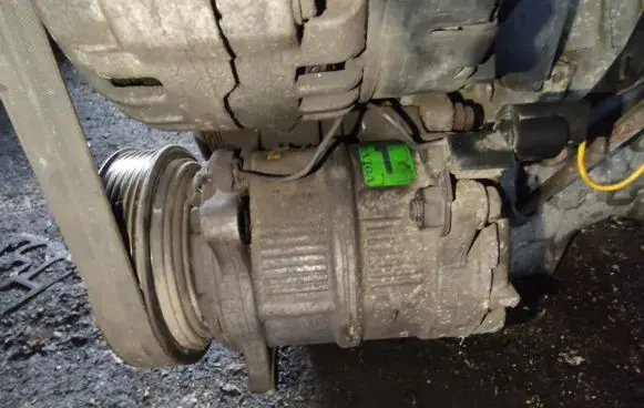 Volvo S40, V40 Air conditioning (A/C) compressor (pump) 30612618 864b905549