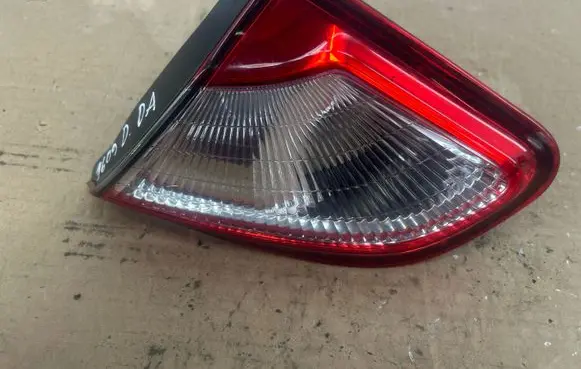 Nissan Qashqai Tailgate rear/tail lights 89503209