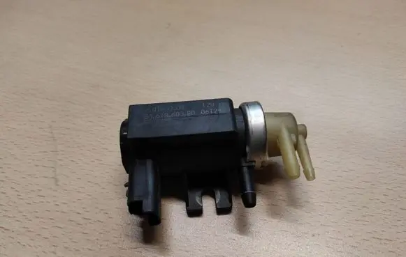 Citroen C4 I Picasso Turbo solenoid valve 9661960380