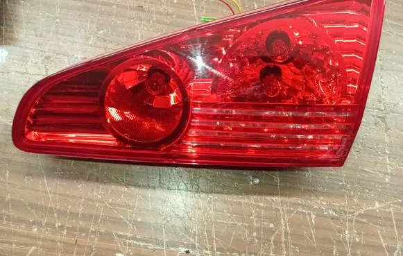 Peugeot 607 Tailgate rear/tail lights 