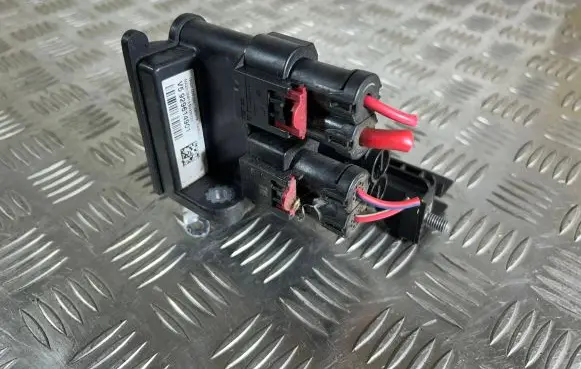 BMW 1 F20 F21 Battery relay fuse 929614901 19320000001 14062013