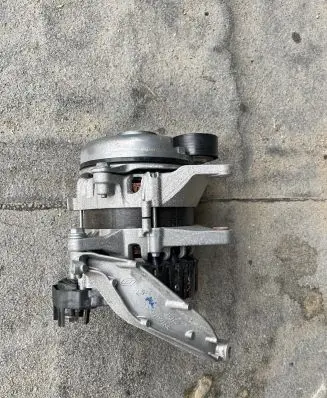 Nissan Qashqai Generator/alternator 2740571A