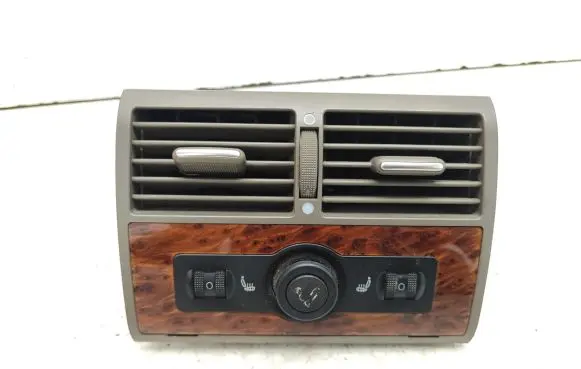 Rear air vent grill