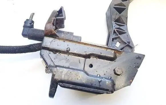 Volkswagen Polo Clutch master cylinder 6q0721388a