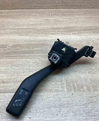 Volkswagen PASSAT B7 Indicator stalk 1K0953513E