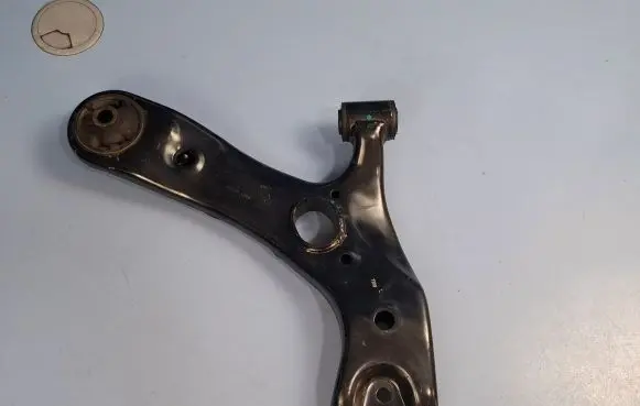 Toyota Corolla E160 E170 Front lower control arm/wishbone 4806802130 4806812300