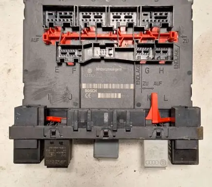 Volkswagen Golf V Comfort/convenience module F005V00631 3C0937049AE H524AS2002