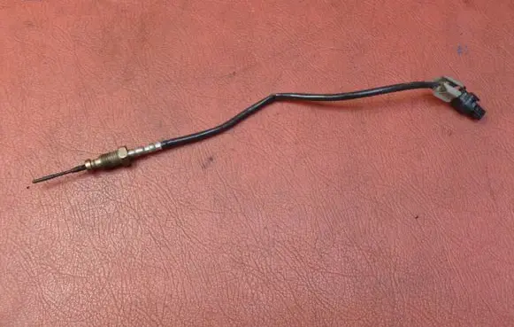BMW 5 G30 G31 Exhaust gas temperature sensor 8596276
