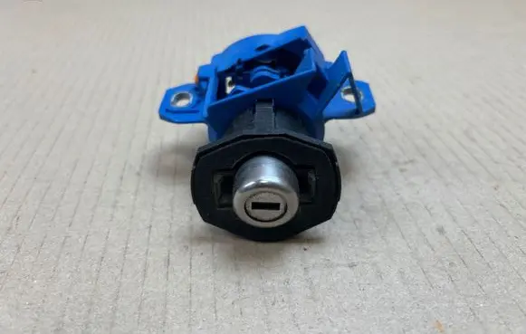 BMW 3 E92 E93 Tailgate exterior lock 7189293