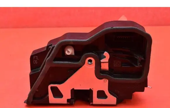 BMW 5 F10 F11 Front door lock 7202143