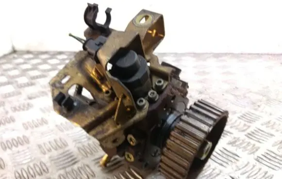 Ford Focus Fuel injection high pressure pump 0445010102 9656300380A