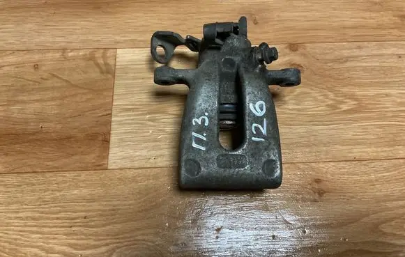 Opel Zafira B Rear brake caliper 2090
