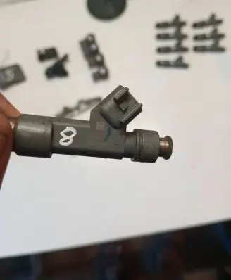 Volvo XC90 Fuel injector 8653608