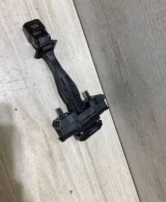 BMW 1 F70 Rear door check strap stopper 7448039